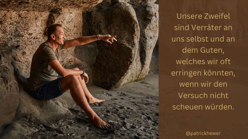 Patrick mit dem Finger zeigend auf die Zweifel